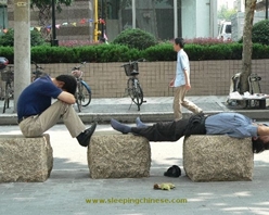 27 ท่านอนแปลกที่แปลกท่าของชาวจีน