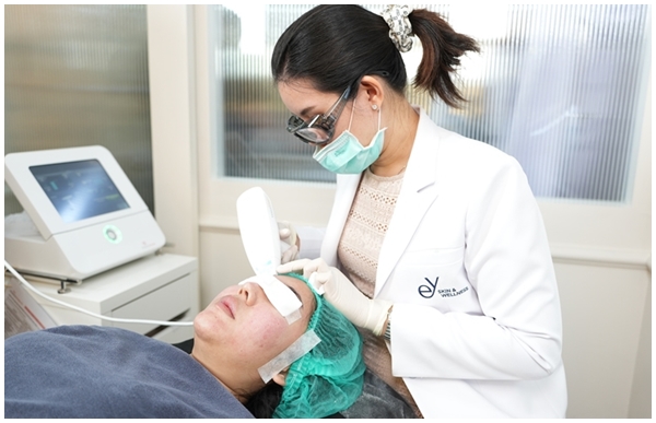 EY CLINIC เผยอินไซต์ปัจจัยการเกิดสิวในวัยผู้ใหญ่ที่ถูกมองข้าม  ชูนวัตกรรมยกระดับการรักษาสิว หลุมสิวและ Anti-Aging พร้อมขยายสาขาสู่ทองหล่อ ดูแลผิวพรรณระดับพรีเมียม
