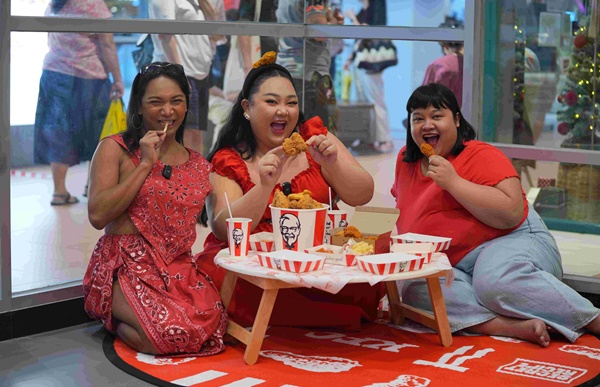 ครั้งแรก! ปีใหม่นี้ KFC ยกโต๊ะออก ชวนนั่งกินไก่แบบกันเองๆ กับ "KFC รวมมิตรบักเก็ต"