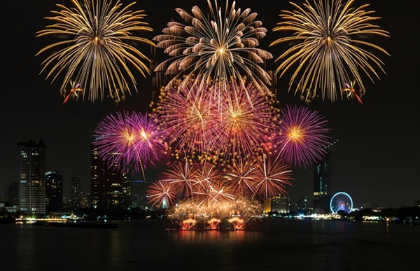 "Cirque Du Riverside New Year Dinner" บุฟเฟ่ต์ดินเนอร์ ชมพลุตระการตาฉลองปีใหม่ ที่อนันตรา ริเวอร์ไซด์ รีสอร์ท กรุงเทพฯ