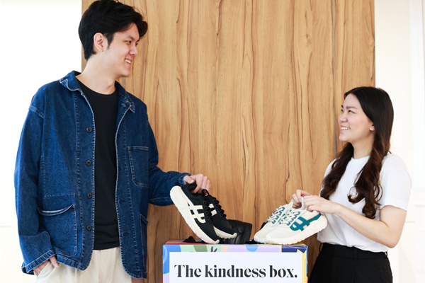 CMG ร่วมกับ ฮัช ปัปปีส์ และ ร้านปันกัน มอบโอกาสใหม่ ผ่าน "กล่องน้ำใจ Donate in the Kindness Box" รับบริจาครองเท้า เพื่อช่วยเหลือเยาวชนที่ขาดโอกาส
