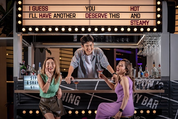 ม็อกซี่ แบงคอก ราชประสงค์ เปิดตัวแพ็กเกจจัดเลี้ยง 'Party Like a Rockstar'  และโปรโมชันอาหารรสเลิศสำหรับการเฉลิมฉลองอย่างมีสไตล์ใจกลางกรุงเทพฯ