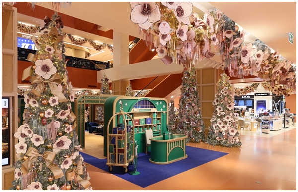 ห้างสรรพสินค้าเซ็นทรัล ในเครือเซ็นทรัล รีเทล  ตอกย้ำการเป็นเดสติเนชันสำหรับการช้อปของขวัญที่ยิ่งใหญ่ที่สุด  ส่งแคมเปญ “CENTRAL LET’S CELEBRATE 2025” 