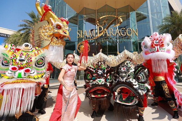 สยามพารากอน สยามเซ็นเตอร์ สยามดิสคัฟเวอรี่ ฉลองตรุษจีนสุดยิ่งใหญ่  ปักหมุดเป็นเดสติเนชั่นสำหรับฉลองเทศกาลตรุษจีน ชูไฮไลท์ "Siam Paragon A Prosperous Chinese New Year 2025"