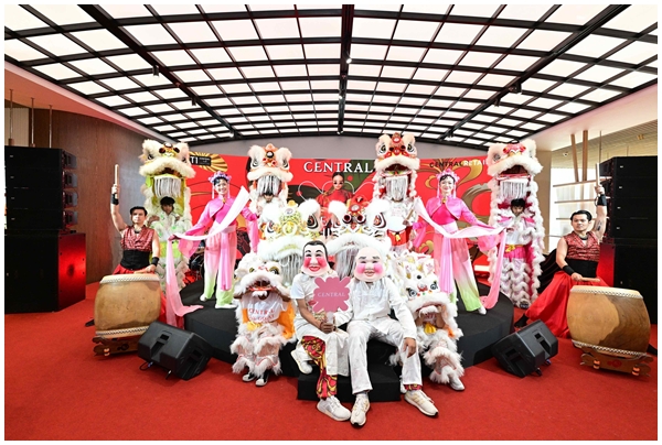 ห้างเซ็นทรัล ในเครือเซ็นทรัล รีเทล ร่วมฉลองตรุษจีนมหามงคล  เชิญลูกค้าร่วมโอบความสุข รับความมั่งคั่งตลอดปี