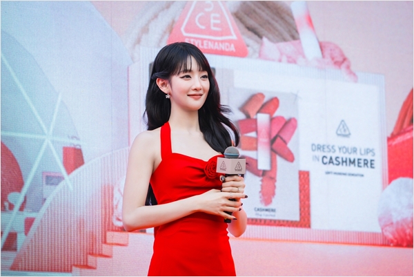 ยก “กรุงโซล” มา “กรุงเทพฯ” MINNIE (G)I-DLE 3CE Asia Ambassador แจกความนุ่มละมุนแด่สาวก K-Beauty เปิดตัวผลิตภัณฑ์ใหม่ 3CE Cashmere Hug Lipstick