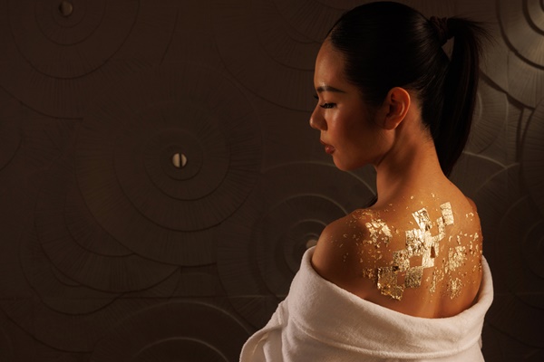 เผยผิวเปล่งประกายด้วยแพ็กเกจ รอยัล โกลด์ เอ็กซ์พีเรียนซ์ ที่ สปา อินเตอร์คอนติเนนตัล