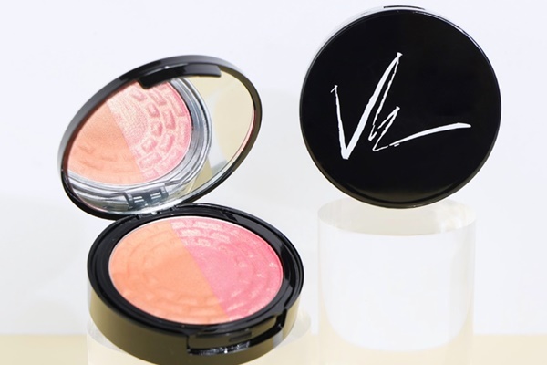 เปล่งประกายในทุกลุค เติมเสน่ห์บนพวงแก้ม กับ Duo Blush Fusion จาก Vie Cosmetics