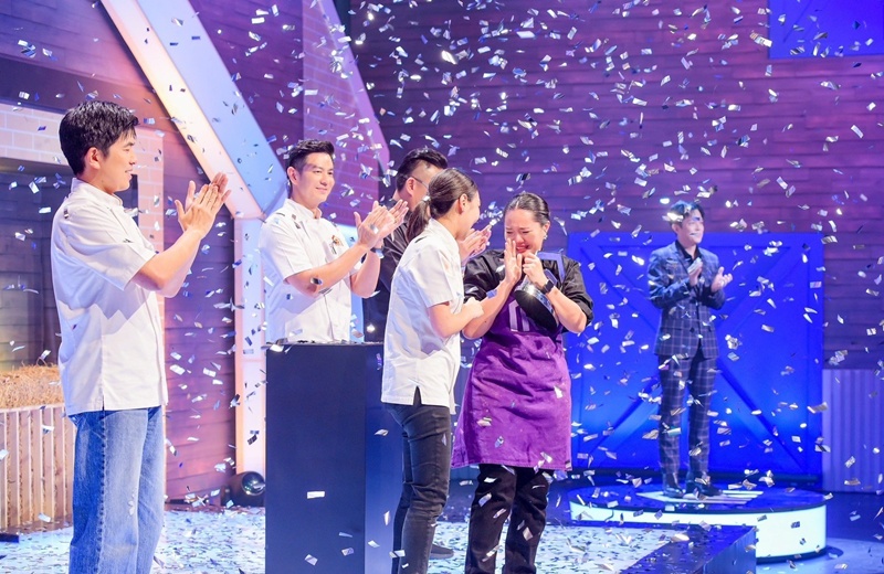 “เชฟเบลล์ หรือแม่ค้าเบลล์“ คว้าแชมป์ The Restaurant War Thailand   ศึกพ่อค้าซ่าแม่ค้าแซ่บ ซีซั่น 2 สร้างประวัติศาสตร์เป็นแชมป์หญิงคนแรกของเวทีนี้สำเร็จ