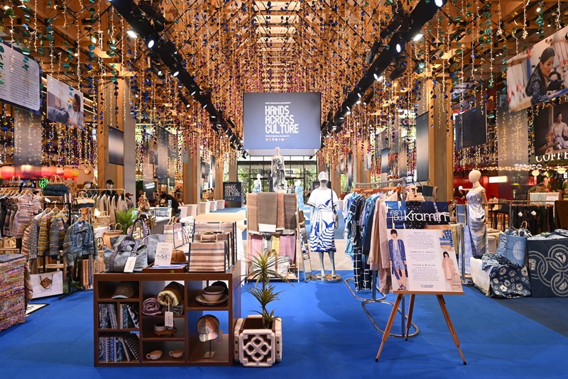 สมเด็จพระเจ้าลูกเธอ เจ้าฟ้าสิริวัณณวรี นารีรัตนราชกัญญา ทรงเปิดงาน  "Kraam International Symposium 2025" นำทัพกูรูแฟชั่นโลกยกระดับ "ผ้าครามไทย" สู่สากล