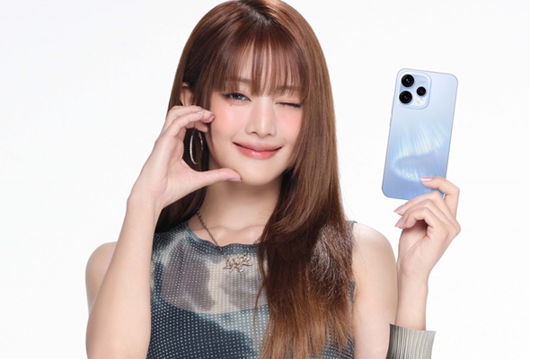 "มินนี่ i-dle" ฟอร์มแรงไม่หยุด ปิดกล้องหนังไทยเรื่องแรกปุ๊บ  เตรียมปล่อยลุคใหม่รับปี 2026 ทันที ในงานเปิดตัว OPPO Reno15 Series 5G 8 ม.ค. นี้