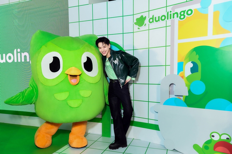มุ่งมั่น มากความสามารถ ภาษาแน่น “ต้าห์อู๋” แท็กทีม Duo ปลุกไฟใจกลางสยามสแควร์ สร้างแพชชันการเรียนภาษา