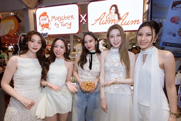 เสิร์ฟความฟิน ห้างแทบแตก ! "AumAum" ครั้งที่ 7 ดึง 4 สาว "อะตอม-เมอซีเดส-เดวี่-เจนนี่" จากซีรีส์แซฟฟิก "ตะวันระฟ้า" โชว์หวานสะเทือนแฟชั่นไอส์แลนด์