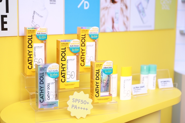 CATHY DOLL ประกาศศักดาเจ้าแห่งกันแดด! เนรมิตสยามสแควร์กับปรากฏการณ์ “THE SUN DON’T CARE ไม่สนสีสนแดด” ตอกย้ำอันดับหนึ่งสินค้าขายดีตลอดกาล