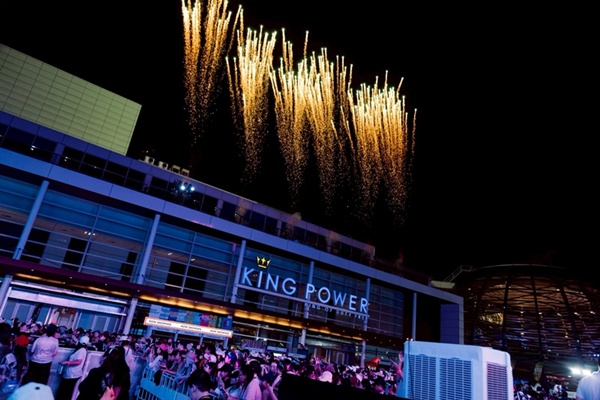 คิง เพาเวอร์ ฉลองมหาสงกรานต์สุดยิ่งใหญ่  ในงาน "อภิมหาสงกรานต์รางน้ำTHE JOY OF THAI ตะลุยสุข สนุกไทย" 