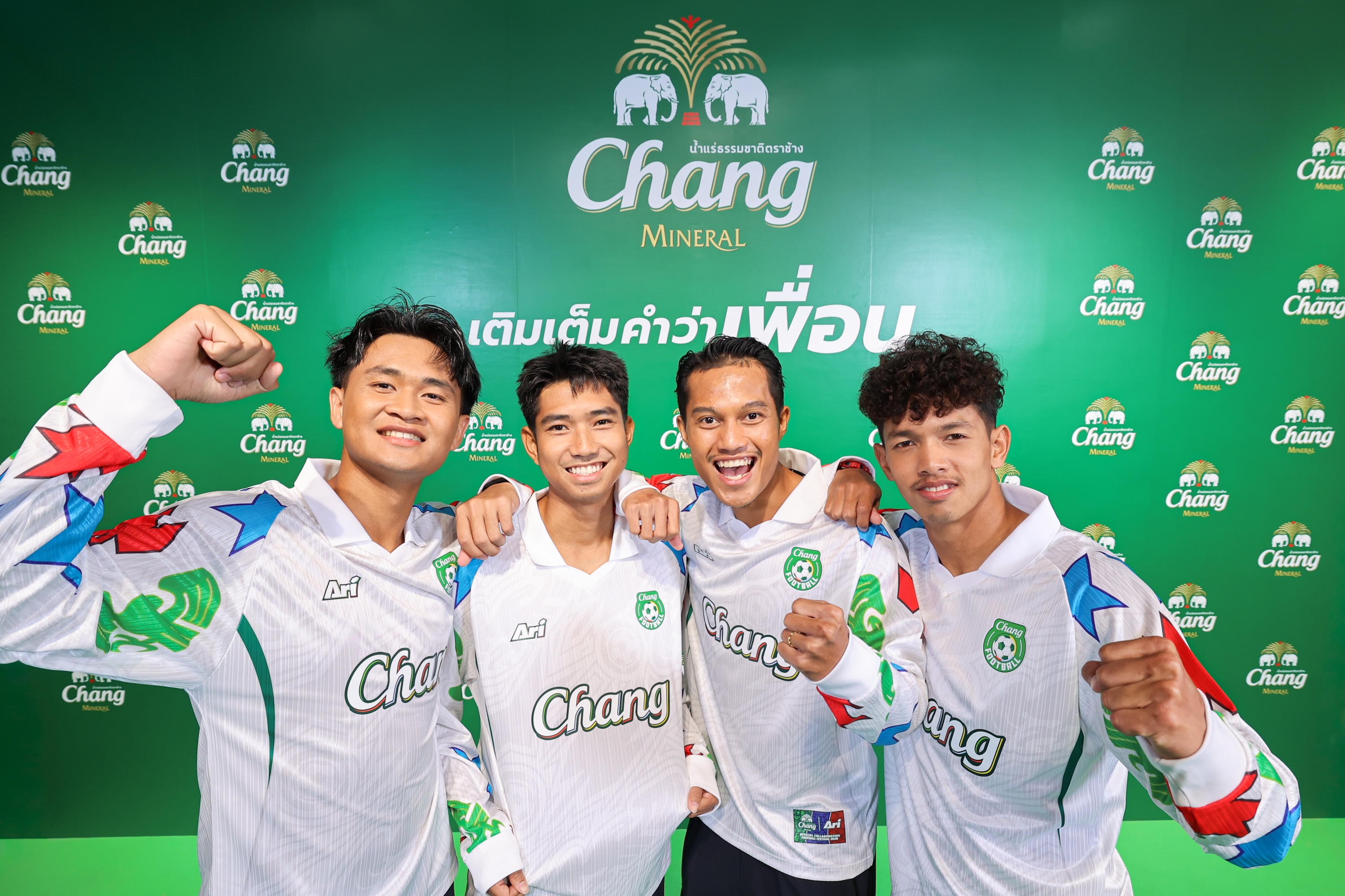 นิกกี้" ชวน "เกรท" ขนอินฟลูดัง ดวลแข้งนัดพิเศษสุดฮา  เปิดตัวแคมเปญ “ต่อเวลาความสนุก ต่อเวลาเพื่อน” รวมตัวเพื่อนซี้คอบอล