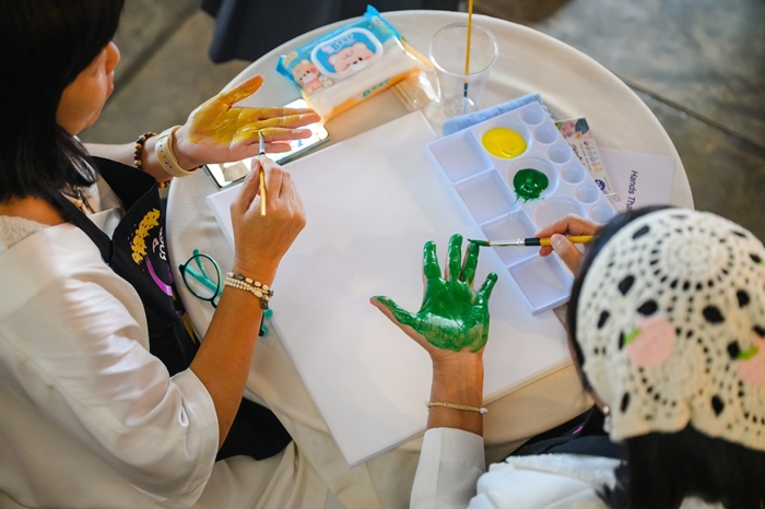 เดอร์มาติกช์ ร่วมกับ Art for Cancer by Ireal จัดกิจกรรรม Workshop  “Hands That Heal Together”