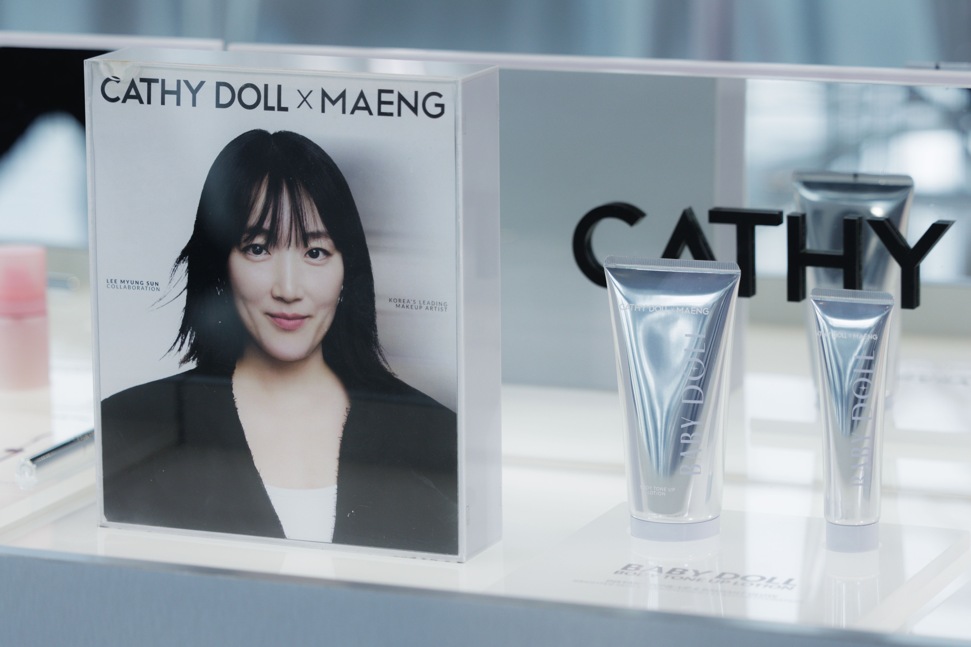 CATHY DOLL x MAENG สาดแสงความปังในงาน ‘CATHY DOLL x MAENG Be Your Own Spotlight’ แท็กทีมไอคอนิกเกิร์ล ‘ต้าเหนิง’ เปิดนิยามผิวโกลว์สวยสะกดทุกสายตา