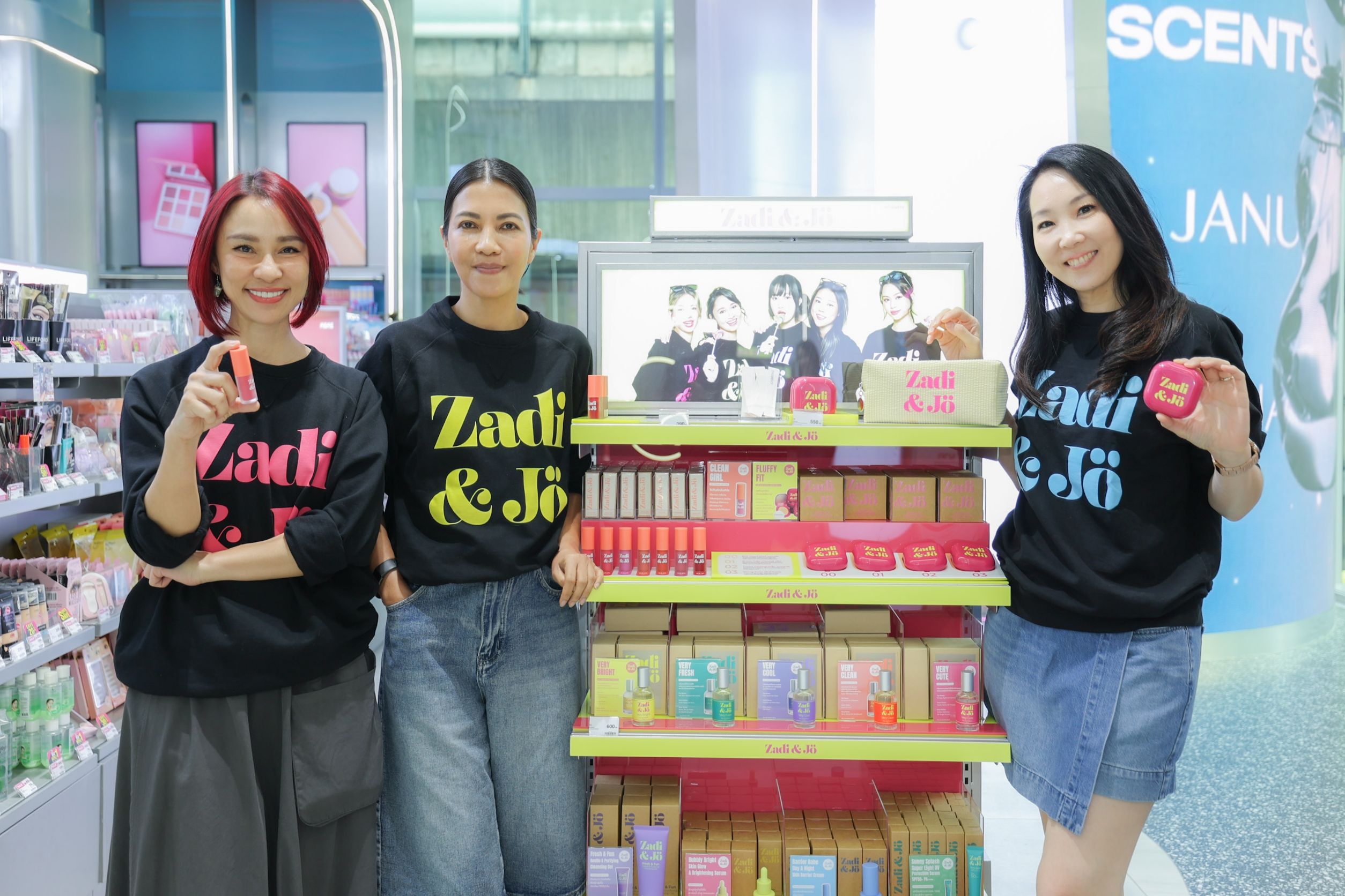 ปักหมุด! จุดเช็กอินใหม่ใจกลางสยาม แหล่งช้อปสายบิวตี้วัยเรียน  พบกับ Zadi & Jo Glow Station  เปิดแล้วที่ EVEANDBOY Centerpoint Siam Square
