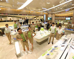 เอไอเอส เผยโฉม AIS SHOP แห่งใหม่ สาขาเซ็นทรัล เอ็มบาสซี่