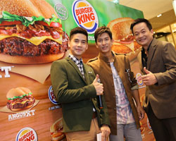 ติ๊ก  เจษฎาภรณ์ นำทีมฉลอง 2 เมนูคู่ฮอตสุดฮิต  "เบอร์เกอร์คิง อัลติเมท ดูโอ" 