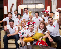 SPY สุดเจ๋ง พาแก๊งค์ผู้โชคดีเชียร์ศึกบอลโลกรอบนัดชิงกับ 'SPY inSPYring Match'