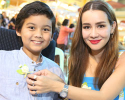 นิโคล ควง ทิกเกอร์ อวดสายใยรักแม่ลูก!!