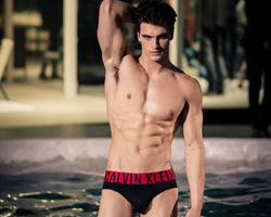 Calvin Klein Power Red ที่สุดแห่งสไตล์ความโก้หรู เท่ห์อย่างมีรสนิยมเหนือระดับ
