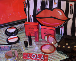 LOLA ROCK THE RED : BREAK THE SOCIETYS IDEA OF BEAUTY