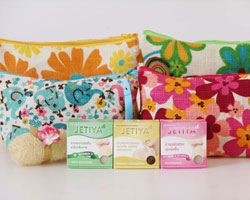  รับเทศกาลแห่งการให้ คืนกำไรแด่สาวๆ ผิวสวยด้วย  "Jetiya Soap Lovely Clutch"