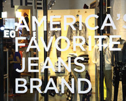 "อเมริกัน อีเกิ้ล" เผยคอลเลคชั่นใหม่ พร้อมเนรมิตโซนยีนส์ American Eagle แห่งแรกในโลก