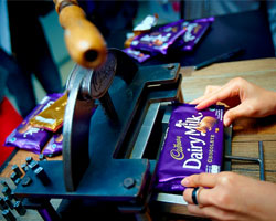 แคดเบอรี เปิดประสบการณ์การบอกรักผ่านช็อกโกแลตกับ  "Say it with Cadbury"