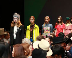 ห้างเซ็นทรัล อัปเดตแฟชั่นแบรนด์เวิลด์คลาส  "Central Visions of Style"  บนรันเวย์ "ELLE ELLE MEN FASHION WEEK 2015 SPRING/SUMMER 