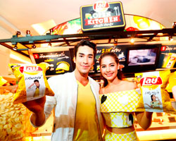 "ณเดชน์" ควง "ญาญ่า" เปิดครัวเลย์ ครั้งแรก!!! 
