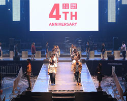 ยูนิโคล่ ฉลอง 4 ปีในไทย สร้างประวัติศาสตร์หน้าใหม่ให้แก่วงการแฟชั่นด้วยการเดินแบบ ที่มีผู้เข้าร่วมกว่า 6,000 คน 