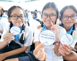 โดฟ สานต่อแคมเปญ โดฟ เดย์ 2015 ต่อเนื่องเป็นปีที่สองชวนเด็กหญิงไทยกว่า 650 คน ร่วมกิจกรรมภายใต้คอนเซปต์ 