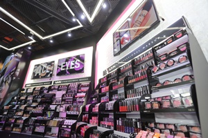 "NYX จี๊ดจ๊าดต่อเนื่อง ดึงดาราแก๊งเปรี้ยวซ่า ต้าเหนิง- เจมส์- สกาย -แพรว เปิดช็อปใหม่สุดชิคที่เทอร์มินอล 21 ในธีม BEAUTY SCHOOL DROPOUT"