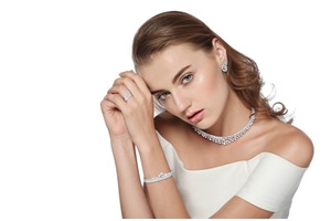 อาร์ทิเนียน (Artinian) อวดโฉมเครื่องประดับเพชรสุดหรู เลอค่า “ฟรอร่า คอลเลกชั่น” 