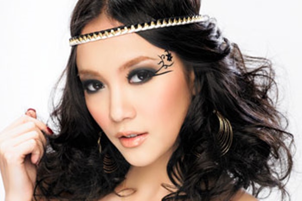 เกาะกระแสเทรนด์อายไลเนอร์สุด HOT! จากรันเวย์