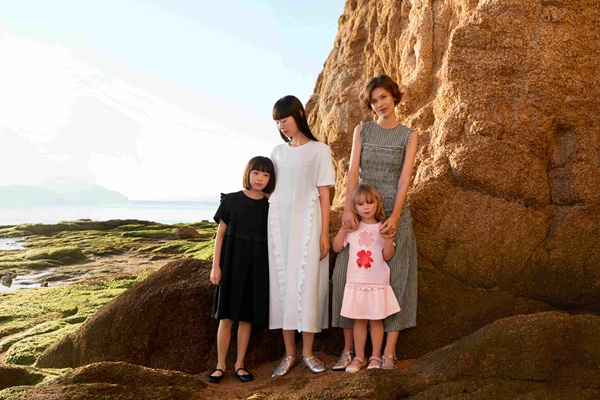 UNIQLO and Cecilie Bahnsen ชวนสัมผัสคอลเลคชันจากความร่วมมือครั้งแรก   ถ่ายทอด LifeWear ที่ผสานความโรแมนติกไว้อย่างลงตัว