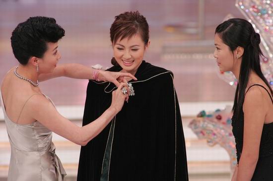 รูปสาวหื่น จู่โจมขืนใจเพื่อนชายในที่ลับ