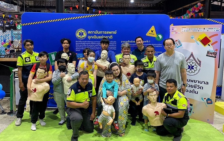 ศุภมาส อิศรภักดี รัฐมนตรีว่าการกระทรวง อว. พาลูกชาย-น้องเทพ  เที่ยวงาน “ถนนสายวิทยาศาสตร์ รับวันเด็กแห่งชาติ ประจำปี 2567”